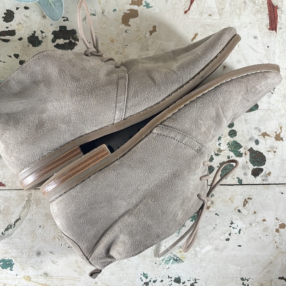 Franco Sarto > Tan Suede Lace Up Booties 6.5 - Picture 5 of 8
